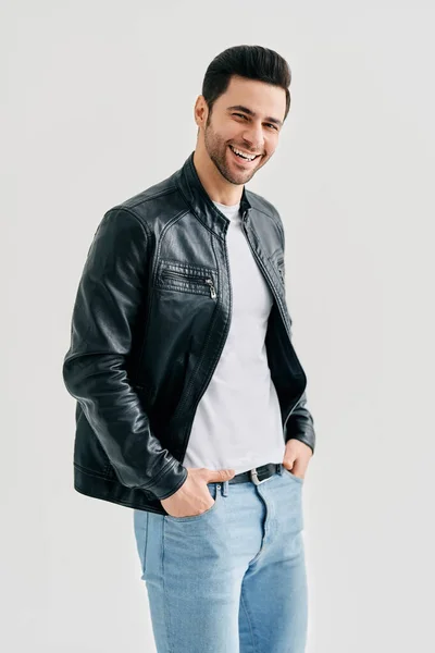 Portrait of happy smiling man posing on studio white background — ストック写真