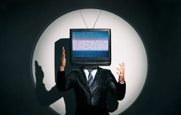 Людина Телевізором Замість Голови Концепція Медіа Зомбі Телевізійним Залежним Чоловіком — стокове фото