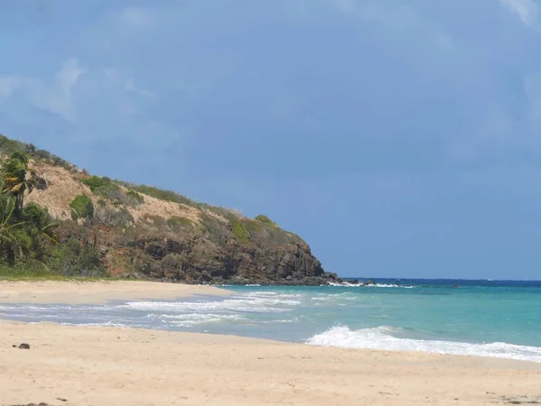 Волны Катятся Белый Песок Пляже Zoni Кулебре Пуэрто Рико — стоковое фото