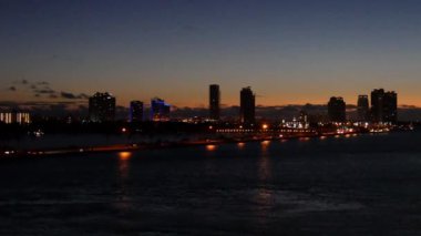 Gündoğumunda Miami kıyı şeridi. 