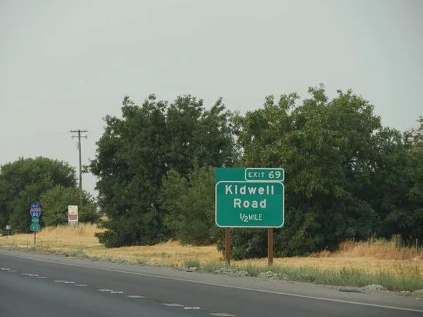 Roadside Sinal Para Saída Para Kidwell Road Highway Califórnia — Fotografia de Stock