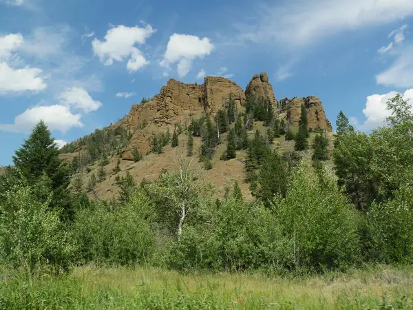 Formações Rochosas Uma Colina Belo Dia Wyoming Paisagem — Fotografia de Stock