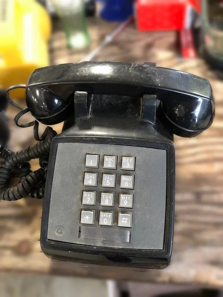 Винтажный Черный Телефон Продаваемый Блошином Рынке — стоковое фото
