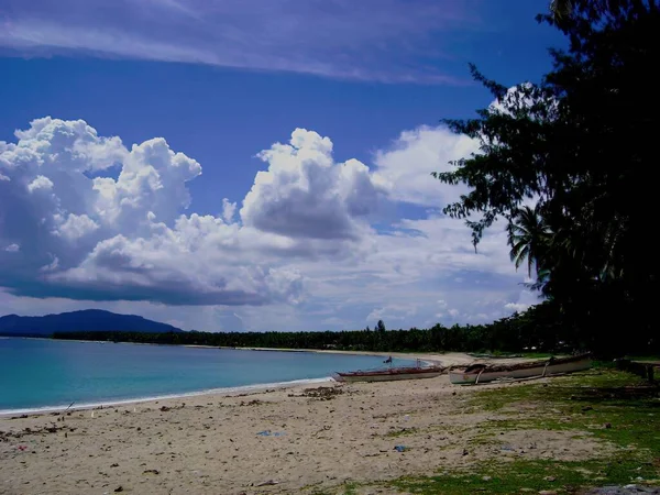 Boats White Sand Beach Gorgeous Clouds Blue Waters Dahican Beach — Stock Photo, Image