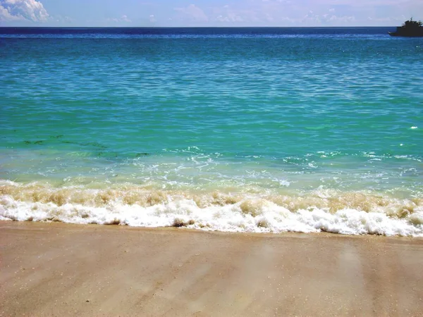 Close Ondas Rolando Costa Uma Praia Sul Das Filipinas — Fotografia de Stock