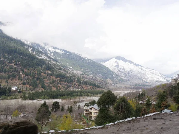 Himalaya Paisaje Largo Del Río Beas Con Montañas Nevadas Distancia — Foto de Stock