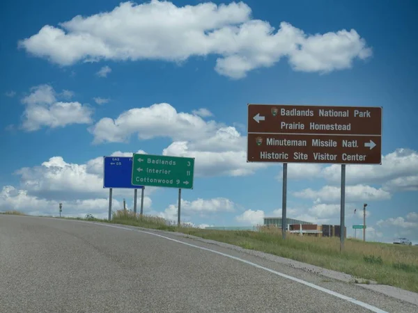 Carreteras Con Indicaciones Para Llegar Badlands Natiojnal Park Prairie Homestead — Foto de Stock