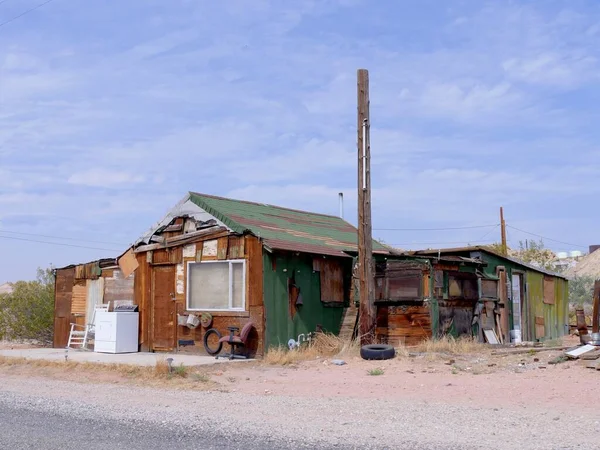 Opuszczona Zniszczona Budowla Pobliżu Ghost Town Road Wzdłuż Międzystanowej Kalifornii — Zdjęcie stockowe