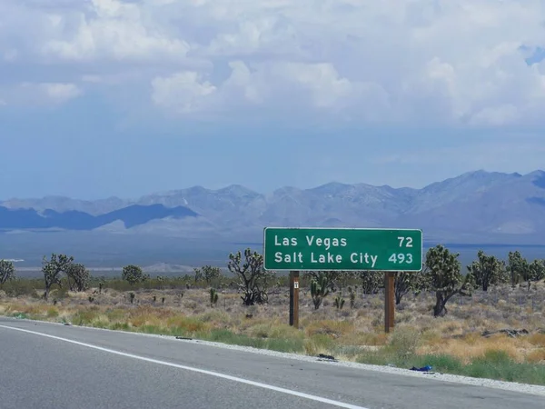 Wegweiser Und Entfernungen Nach Las Vegas Und Salz Lake City — Stockfoto