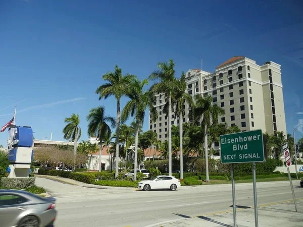Miami Florida December 2018 Roadside Sign Eisenhower Boulevard Modern Building — Stock Photo, Image
