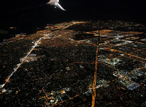 Zdjęcia Lotnicze Miami Światłami Nocnymi Zbliżającymi Się Międzynarodowego Portu Lotniczego — Zdjęcie stockowe