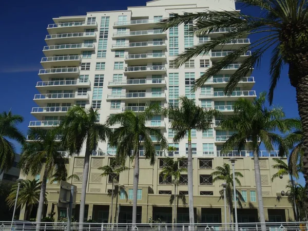 Miami Florida Prosinec 2018 Moderní Budova Podél Silnice Blízkosti Pláže — Stock fotografie