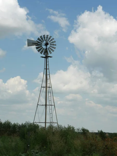 Small Windmill Farm Beautiful Clouds Skies — Stock Photo, Image