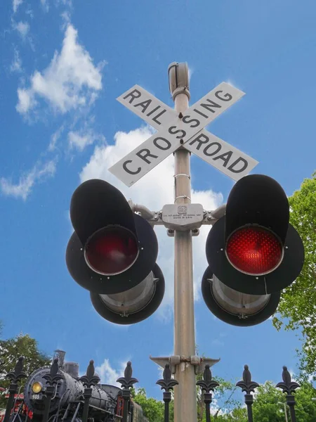 Señal Cruce Semáforos Ferrocarriles Una Vía Tren —  Fotos de Stock