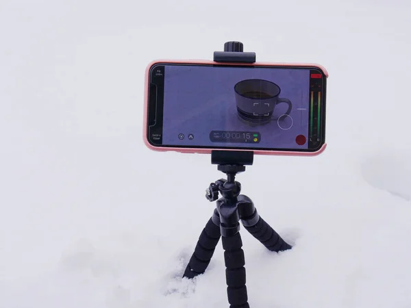 Teléfono Celular Trípode Mesa Filmando Vídeo Sno — Foto de Stock