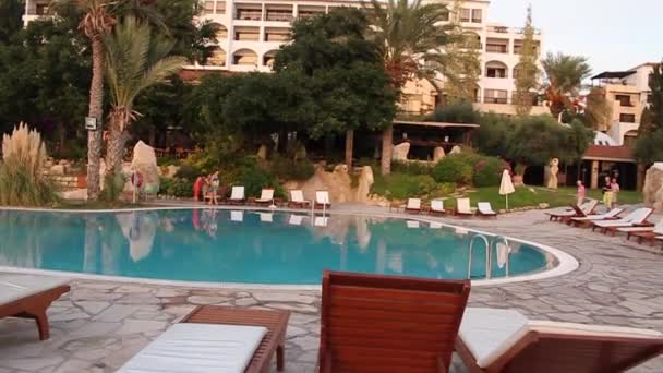 Piscine de l'hôtel pendant la journée 