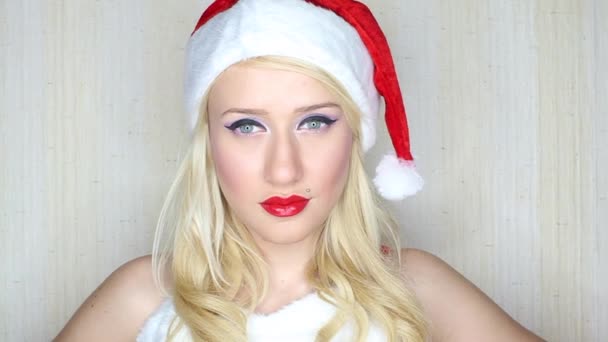 Attractive Santa girl plays with cap — Stock Video