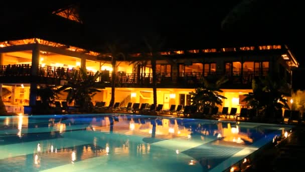 Resort de férias à noite — Vídeo de Stock