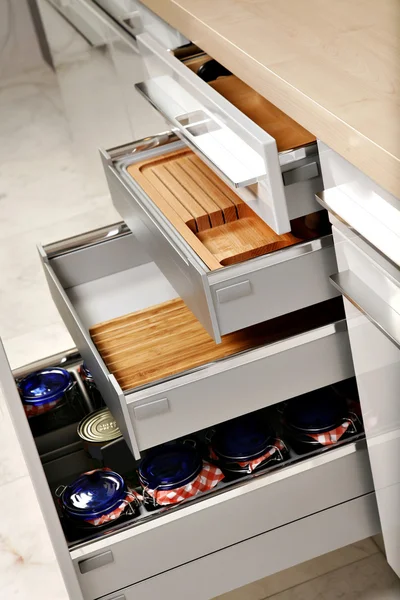 Élégants tiroirs de cuisine Image En Vente