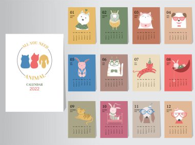 Sevimli hayvan takvimi 2022 tasarımı, hayvanların aylık kart şablonları, 12 aylık set, aylık çocuklar, havalı, vektör çizimleri..