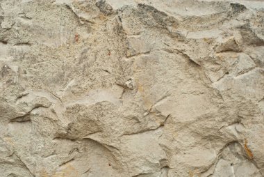 Tuğla duvar ve beton bloklar. Sıraya dizilmiş taş levha örnekleri.