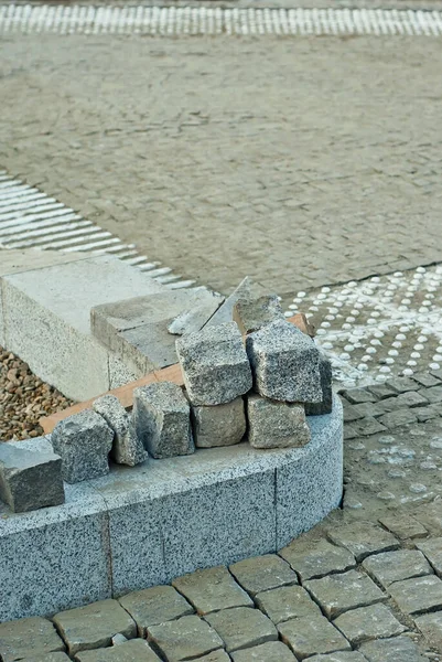Укладка Новых Плиточных Камней Замена Асфальта Уличным Тротуаром — стоковое фото