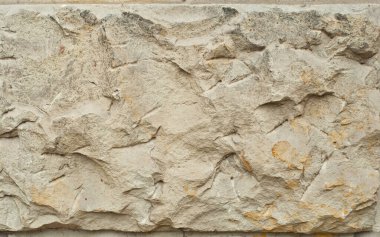 Tuğla duvar ve beton bloklar. Sıraya dizilmiş taş levha örnekleri.