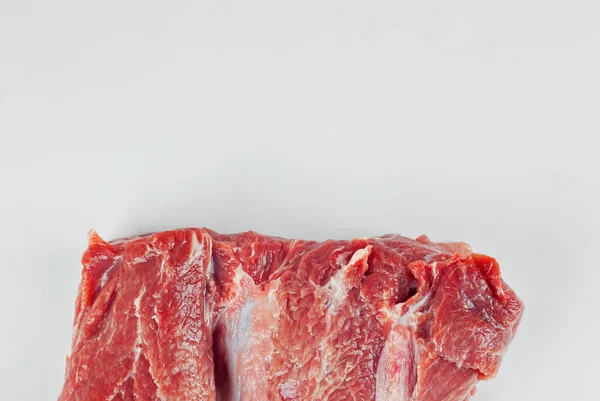 Красное Мясо Закрывается Кусок Свинины Изолирован Белом Фоне Подготовка Мясным — стоковое фото