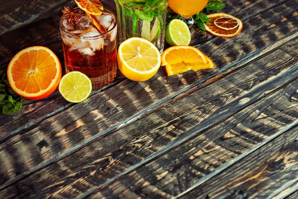 Cocktails Straws Ice Fruits Black Background Alcoholic Drinks Old Wooden — Stock Photo, Image