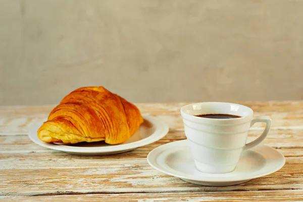 Café Dans Une Tasse Céramique Blanche Croissant Avec Café Pour — Photo