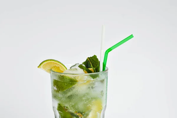 Green Cocktail White Background Alcoholic Mojito Ice Close Lime Mint — Stock Photo, Image