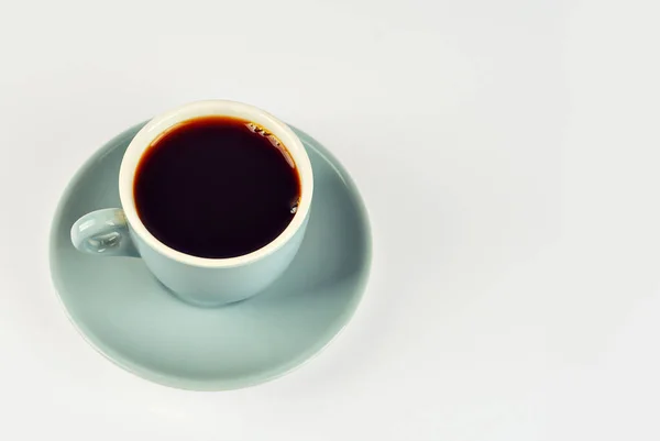 Blaue Kaffeetasse Aus Keramik Großaufnahme Kaffee Isoliert Auf Weißem Hintergrund — Stockfoto