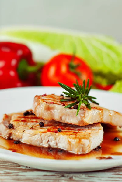 Pieces Meat Grilled Steak Rosemary Pepper White Plate Meat Dish — Stock Photo, Image