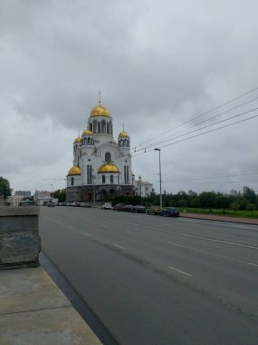 Yekaterinburg, Rusya - 26 Ağustos 2019: 26 Ağustos 2019 'da Yekaterinburg, Rusya' da Azizler Kilisesi veya Kan Kilisesi manzarası.