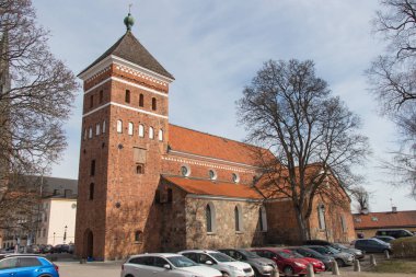 İsveç, Uppsala - 19 Nisan 2019: 19 Nisan 2019: Uppsala, İsveç 'te Kutsal Üçleme Kilisesi' nin dış görünümü.