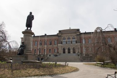 İsveç, Uppsala - 19 Nisan 2019: Uppsala, İsveç 'te 19 Nisan 2019 tarihinde University Hall veya University Main Building' in dış görünümü.