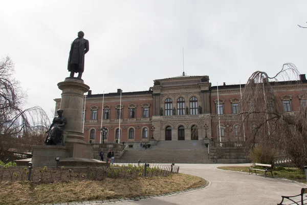 İsveç, Uppsala - 19 Nisan 2019: Uppsala, İsveç 'te 19 Nisan 2019 tarihinde University Hall veya University Main Building' in dış görünümü.