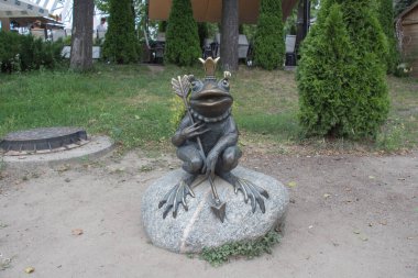 Bir Prenses Kurbağa Anıtı manzarası, Kaliningrad, Rusya.