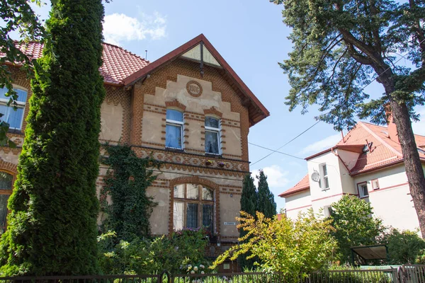 Kaliningrad, Rusya - 31 Temmuz 2019: 31 Temmuz 2019 tarihinde Rusya 'nın Kalininingrad kentinde Villa Libek, Amalienau ilçesinin dış görünümü.