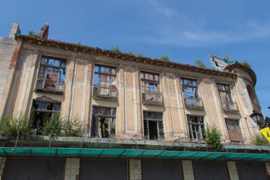 Zelenogradsk, Rusya - 07 Ağustos 2019: Rusya 'nın Zelenogradsk kentinde 7 Ağustos 2019 tarihinde, Kurortny Prospekt' te bir binanın ön görüntüsü.