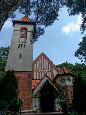 Svetlogorsk, Rusya - 08 Ağustos 2019: Sarov Tapınağı 'nın Svetlogorsk, Rusya' daki St. Seraphim dış görünümü.