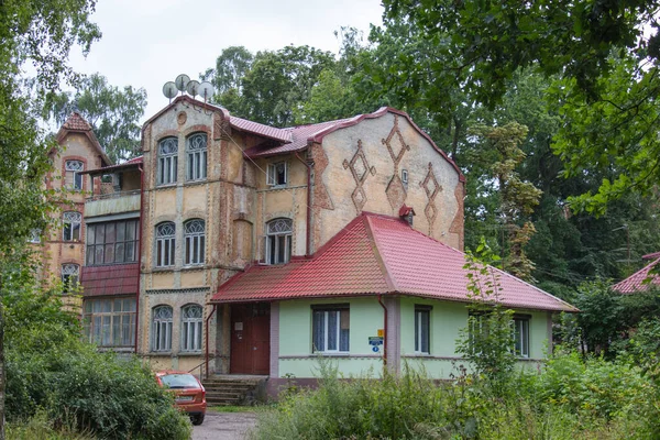 Svetlogorsk Rusland Augustus 2019 Gevelzicht Een Oud Vervallen Gebouw Augustus — Stockfoto