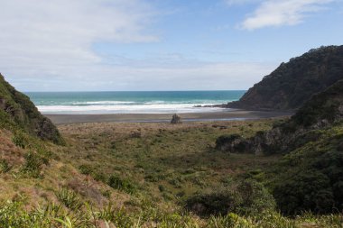 Deniz manzarası. Waitakere Sıradağları Bölgesel Parkı - Union Körfezi 'nin kuzey ucu, Yeni Zelanda.