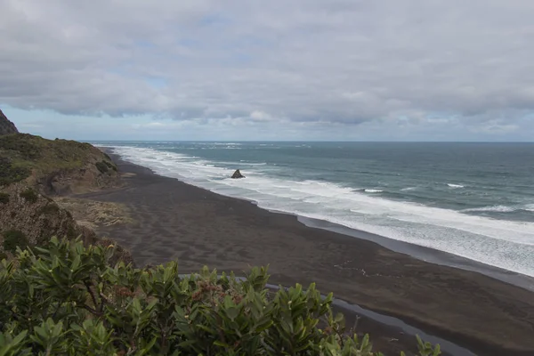 Veduta Aerea Piccolo Affioramento Roccioso Tra Onde Karekare Beach Nuova — Foto Stock