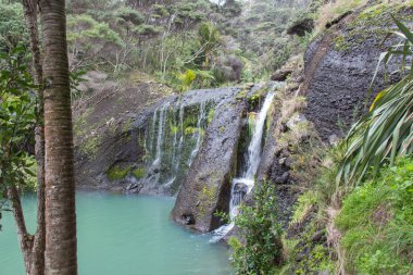Wainamu ya da Waitohi şelalelerinin manzarası, Yeni Zelanda.