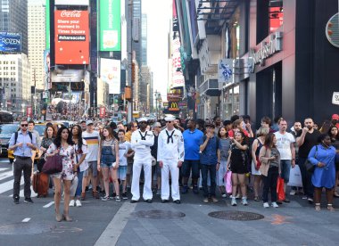 New York, ABD - 24 Mayıs 2018: New York Times Meydanı 'nda kalabalık.