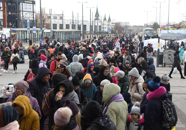 Lviv Ukrayna Mart 2022 Polonya Trenini Bekleyen Lviv Tren Istasyonu — Stok fotoğraf