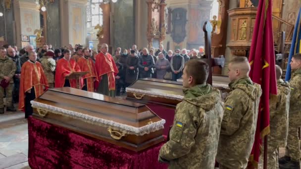Lviv Ουκρανία Μαρτίου 2022 Μια Επιμνημόσυνη Δέηση Για Ουκρανούς Στρατιώτες — Αρχείο Βίντεο