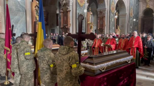 Lviv Ucrania Marzo 2022 Servicio Conmemorativo Para Los Militares Ucranianos — Vídeo de stock