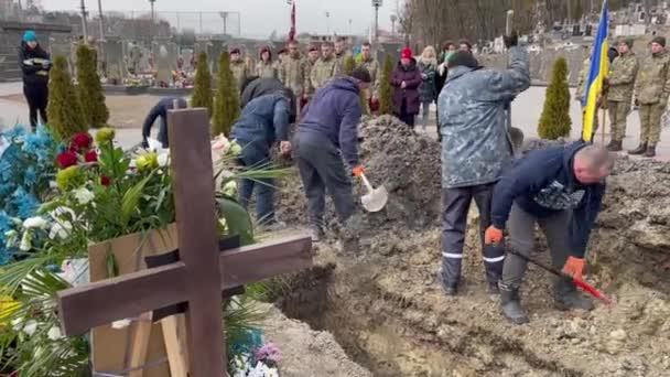 Lviv Ucrania Marzo 2022 Muertos Soldados Ucranianos Asesinados Durante Invasión — Vídeo de stock